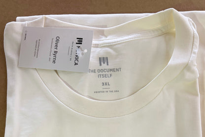 Close-up of the actual Oliver Byrne T-shirt: collar stitching, printed neck label and Métrica Serie Archivo hang tag.